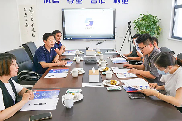 漱玉平民采購DTP事業部經理李玉靜一行蒞臨欣希安藥業參觀交流