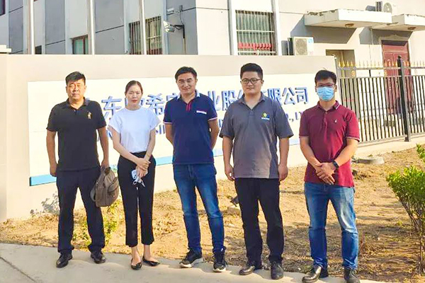 漱玉平民采購DTP事業部經理李玉靜一行蒞臨欣希安藥業參觀交流